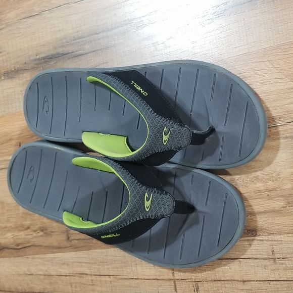 O"NEILL Gray & Green Flip Flop Sandals - Picture 1 of 10
